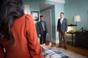 Watson (Lucy Liu, l.), Bell (Jon Michael Hill, M.) und Holmes (Jonny Lee Miller, r.) sind einem Massenmörder auf den Fersen, der seine Opfer offenbar mit Schlangengift ermordet. Die Ermittler haben keine Zeit zu verlieren, denn die Fälle häufen sich ...