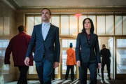 Holmes (Jonny Lee Miller, l.) und Watson (Lucy Liu, r.) untersuchen mysteri&ouml;se Mordf&auml;lle. Ein Chefkoch und dessen G&auml;ste wurden offenbar mit Schlangengift vergiftet. Handelt es sich in diesem Fall etwa um einen Serienkiller?