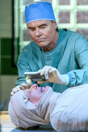 Darren Gilshenan (Dr. Lyle Fairley).