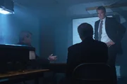 FBI profiler briefs Detective Swiski and Hedrick.