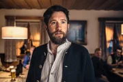 Schorschi Striebel (Sebastian Edtbauer) hat viele Ideen für Himmelsruh. Vielleicht sollte er sich als Bürgermeister zur Wahl stellen?