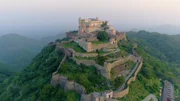 Einer Legende nach musste ein Pilger f&uuml;r den Bau der im indischen Staat Rajasthan liegenden Kumbhalgarh-Festung sein Leben opfern.