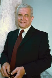 Frank Hoffmann (Leopold Neumann).