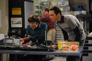 Howard Wolowitz (Simon Helberg, l.); Sheldon Cooper (Jim Parsons, r.)