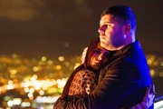 Gennaro (Salvatore Esposito) und seine Frau Azzurra (Ivana Lotito).