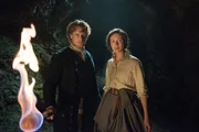 Jamie Fraser (Sam Heughan), Claire Randall (Caitriona Balfe)