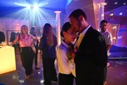 Simone (Tatjana Clasing) und Richard (Silvan-Pierre Leirich) werden schicksalhaft aneinander gespielt.