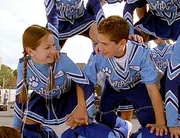 Reese (Justin Berfield) ist sogar Cheerleader geworden, um Wendy (Lisa Lewolt) näherzukommen.
