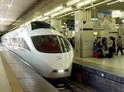 Romance Car in Odakyu, einer Station in Tokio.