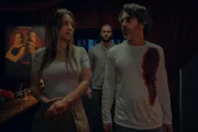 (v.l.n.r.) Ava Bartlett (Kaley Cuoco); Matt Pierce (Tom Bateman); Nathan Bartlett (Chris Messina)