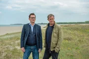 Ihr neuer Fall führt die Ermittler Lars Englen (Ingo Naujoks, li.) und Finn Kiesewetter (Sven Martinek, re.) an den Strand von Travemünde.