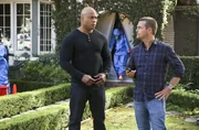Stehen vor einem Rätsel, als sich herausstellt, dass Granger vergiftet wurde und gerade noch dem Tod von der Schippe gesprungen ist: Callen (Chris O'Donnell, r.) und Sam (LL Cool J, l.) ...