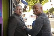 L-R: Paul Barnes (Daniel Roebuck) and Special Agent Sam Hanna (LL COOL J)