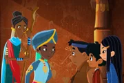 Die drei Feunde treffen in Indien auf Padma (1.v.li.) und Adi (2.v.li.).
