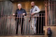 Shemar Moore als Sergeant Daniel 'Hondo' Harrelson (r.), Patrick St. Esprit als Commander Robert 'Bob' Hicks (l.)