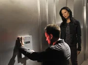 Als ein einbruchssicherer Banktresor geknackt wurde, beginnt Sherlock Holmes (Jonny Lee Miller, l.) mit den Ermittlungen und wird von Joan Watson (Lucy Liu, r.) unterstützt ...