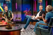 Die Moderatoren Sabine Heinrich und Jürgen von der Lippe (l) mit ihrem Gast Bastian Bielendorfer (M).