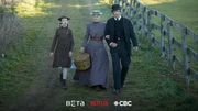 Ann Shirley-Cuthbert (Amybeth McNulty) mit Marilla (Geraldine James) und Matthew (R.H. Thomson)