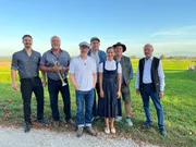 Von links: Michael Hammerl, Martin Hammerl, Simon Schwarz, Sebastian Bezzel, Johanna Hammerl, Christian Kremser und Christian Ortner.