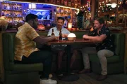 Von links: Theodore "TC" Calvin (Stephen Hill), Thomas Magnum (Jay Hernandez) und Orville "Rick" Wright (Zachary Knighton)