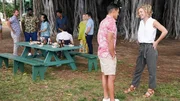 Thomas Magnum (Jay Hernandez, 2.v.r.) und Juliet Higgins (Perdita Weeks)