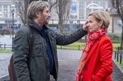 David Schrader (Thure Riefenstein) macht kein Geheimnis aus seinen Gefühlen für Dr. Kathrin Globisch (Andrea Kathrin Loewig).