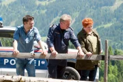 Im Bild (v.li.): Lukas Roither (Jakob Seeböck), Kroisleitner (Ferry Öllinger), Dr. Stefanie Löcker (Veronika Polly).