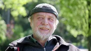 Alf Krauliz, Musiker der Band Misthaufen, hinterfragt die "Benimmregeln" im Park anhand eines Schlagers aus den 1970er Jahren und erinnert sich mit Wehmut an die "Zwangsausflüge ins Grüne" seiner Kindheit.