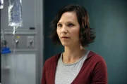 Ist in großer Sorge um ihren Mann: Deb (Chad Morgan)