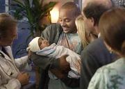 Turk (Donald Faison) stellt allen seinen Nachwuchs Isabelle vor ...