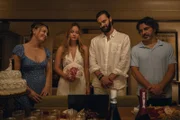 (v.l.n.r.) Ava Bartlett (Kaley Cuoco); Tory Thompson (Liana Liberato); Matt Pierce (Tom Bateman); Nathan Bartlett (Chris Messina)