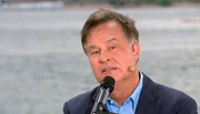 Kabarettist Lars Reichow erzählt direkt vom Flussufer von großen und kleinen Katastrophen seines Alltags, dazu gibt es Sketche und Musik. Gute Unterhaltung zum Lachen und Genießen.