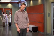 Dr. House (Hugh Laurie) ist eigentlich gerade anderweitig beschäftigt, als eine jüdische Braut eingeliefert wird, die bei ihrer Hochzeit zusammengebrochen ist.