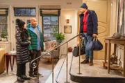 (v.l.n.r.) Julia Mariano (Abigail Spencer); Trey Taylor (Donald Faison); Jim Kearney (Jon Cryer)