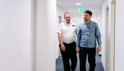 Warum brauchen Polizeistationen Security - Reporter Marcel Siepmann  mit Polizeisprecher Patrick Martin.
