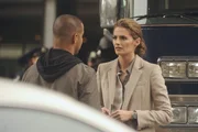 Besprechen die weitere Vorgehensweise: Javier Esposito (Jon Huertas) und Kate Beckett (Stana Katic)
