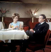 Sylvia Manas (Margot Kessler, Fredys Braut), Peter Weck (Fredy Haslinger).