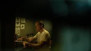 Angus Speelman (Iain Glen) Die Verwendung des sendungsbezogenen Materials ist nur mit dem Hinweis und Verlinkung auf RTL+ gestattet.