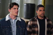 Dale Sawyer (Zane Holtz, l.); Nick Torres (Wilmer Valderrama, r.)
