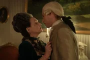 Genevieve de Merteuil (Lesley Manville, l.); Valmont (Nicholas Denton, r.)