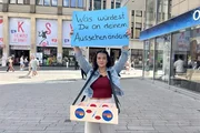 Reporterin Dana Céline Koop möchte herausfinden: Warum wollen heute eigentlich alle jünger aussehen? Und was sind Menschen bereit, dafür zu tun?