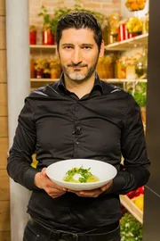 Paul Ivic: „Polenta mit pochiertem Ei und Rucolabutter“.