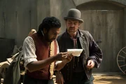 Emery Staines (Himesh Patel, l.); Francis Carver (Marton Csokas, r.)