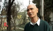 Helmut sieht nicht ein, warum er Gebühren für die Abfallbeseitigung zahlen soll, wenn er doch gar keinen Müll produziert...