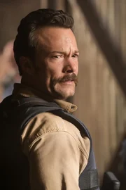 Special Agent Mike Franks (Kyle Schmid)