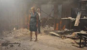ARD STURM DER LIEBE FOLGE 1384, am Mittwoch um 15:10 Uhr im ERSTEN. Die Explosion hat den Fürstenhof zerstört: Charlotte (Mona Seefried, l.) und Werner (Dirk Galuba, r.) stehen fassunglos in den Trümmern des Fünf-Sterne-Hotels.