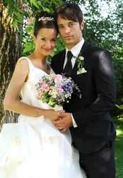 ARD STURM DER LIEBE Folge 1382. Traumhochzeit bei Sturm der Liebe: Das wunderschöne Brautpaar Eva (Uta Kargel, l.) und Robert (Lorenzo Patané, r.).