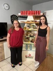 Karin und Holly Wilkinson(r.)