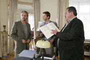 Was verbirgt Bernd Völz (Daniel Friedrich, li.) vor den Kommissaren Sven Hansen (Igor Jeftic, m.) und Korbinian Hofer (Joseph Hannesschläger, re.)?