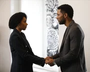 Dr. Maggie Pierce (Kelly McCreary, l.); Dr. Winston Ndugu (Anthony Hill, r.)